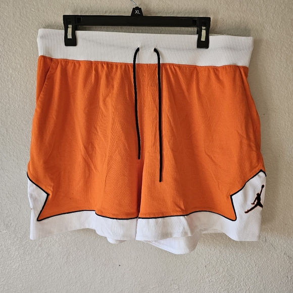 Shorts - Picture 3 of 4